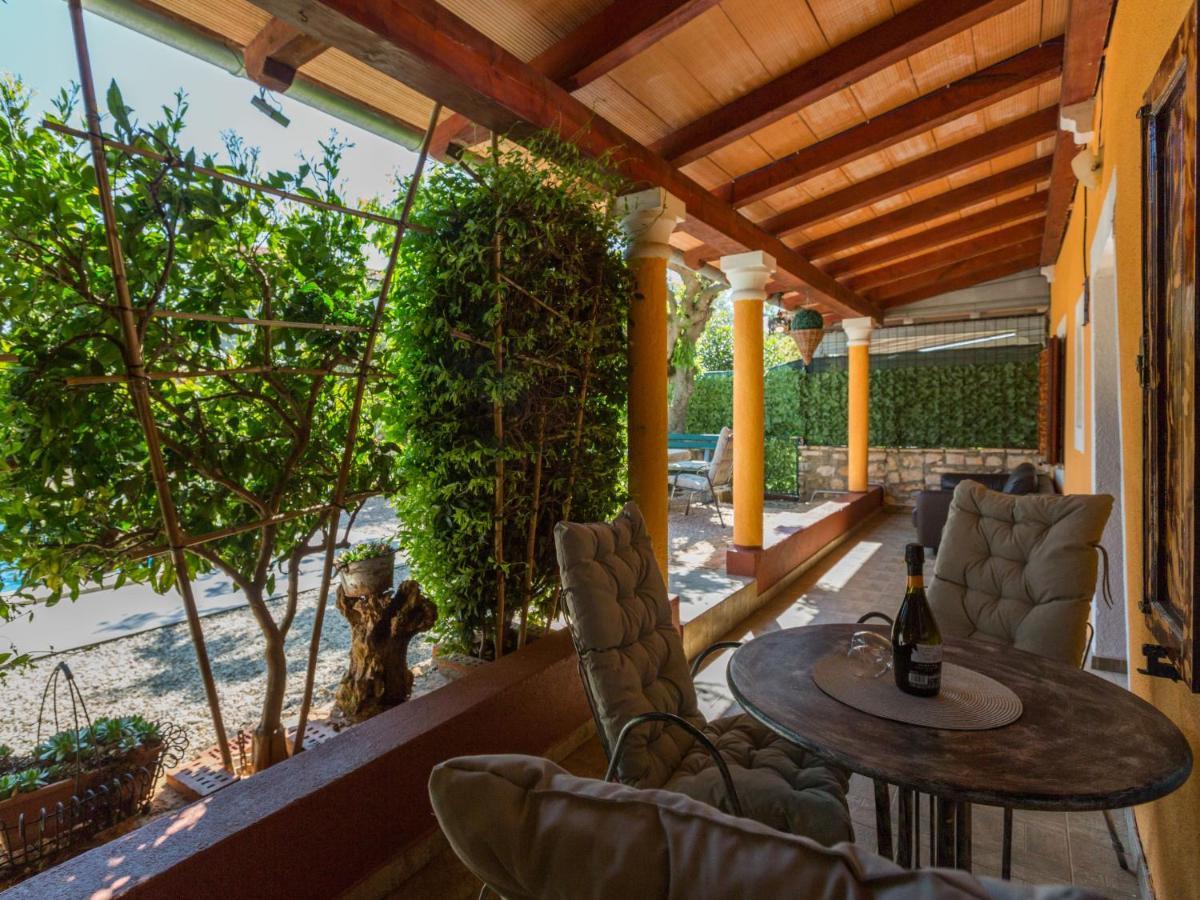 Holiday Home Villa Lucky By Interhome Brtonigla Exterior photo